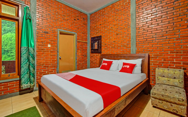 OYO 90031 Villa Papada