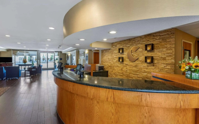 Comfort Suites Visalia Convention Center