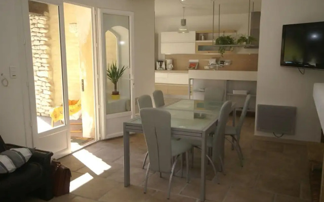 Holiday Home in Le Thor With Private Pool