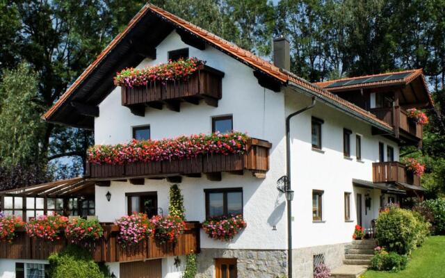 Ferienwohnungen Göstl