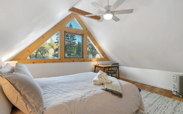 Augies Authentic Log Cabin! Pets Welcome!