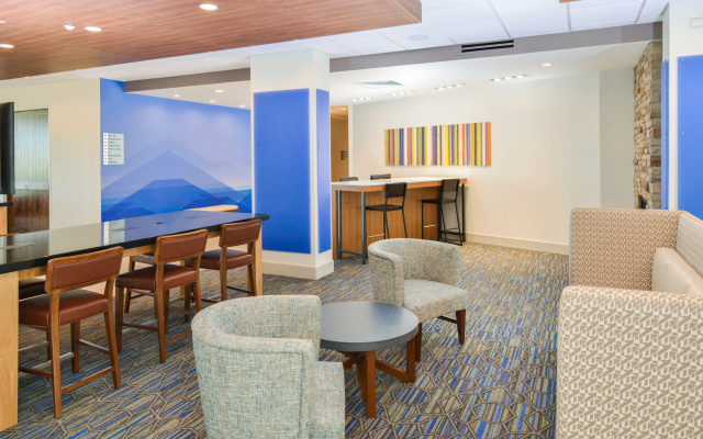 Holiday Inn Express & Suites Chadron by IHG