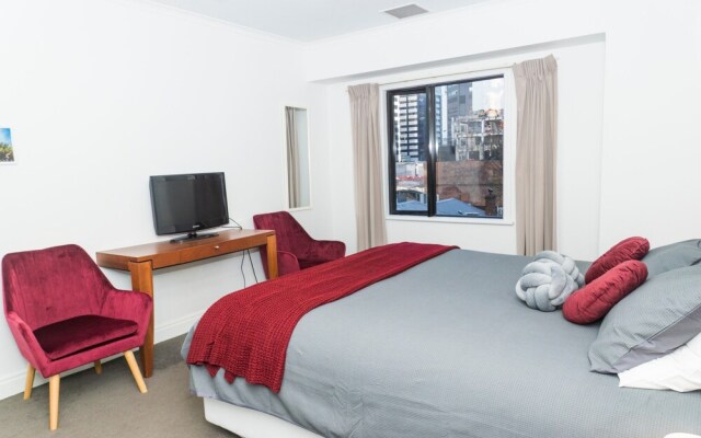King Bed in Auckland CBD with Pool & Gym