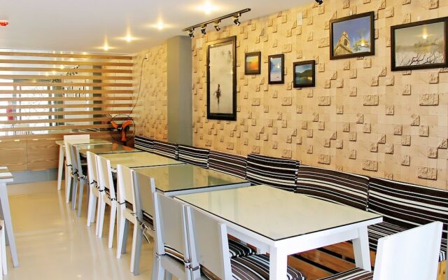 The Carnation Hotel Da Nang