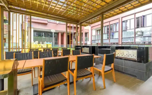 Metropole Deluxe Apartment View City
