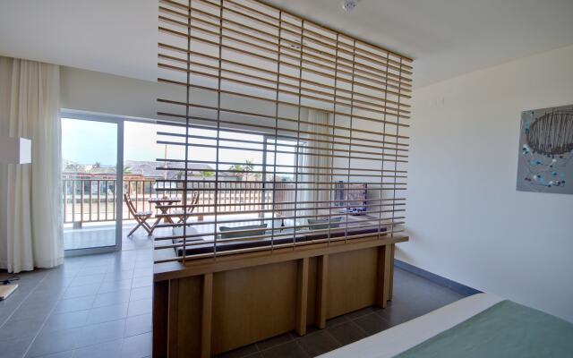 Hotel Oasis Salinas Sea