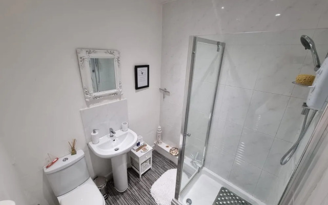 Rose Apartment 2-bed Town Centre Apartment in Ayr
