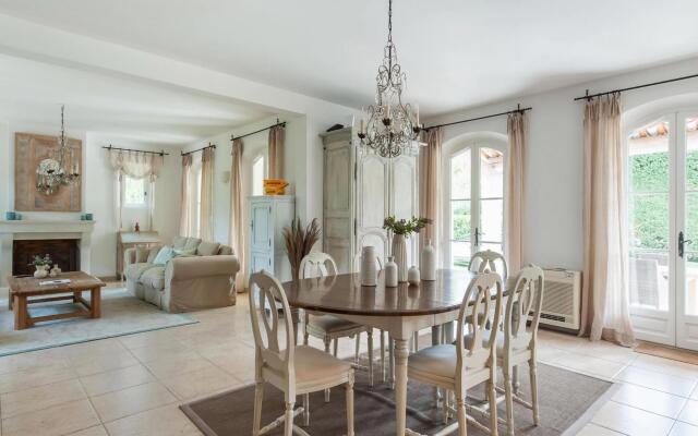Plush Villa in Saint Tropez with Artistic Interiors & Pool