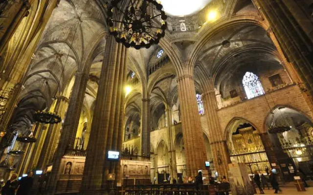 Apbcn Gothic Center