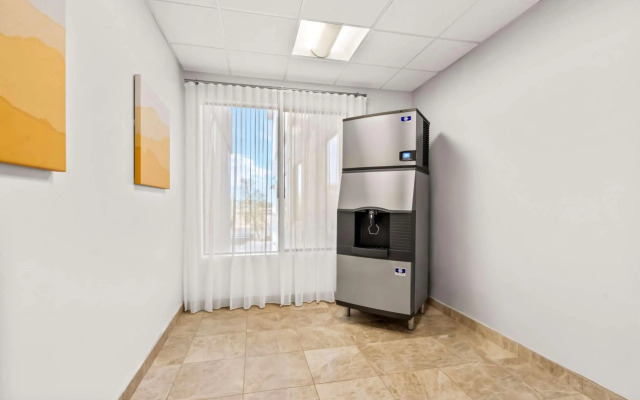 Spark by Hilton Phoenix East Mesa