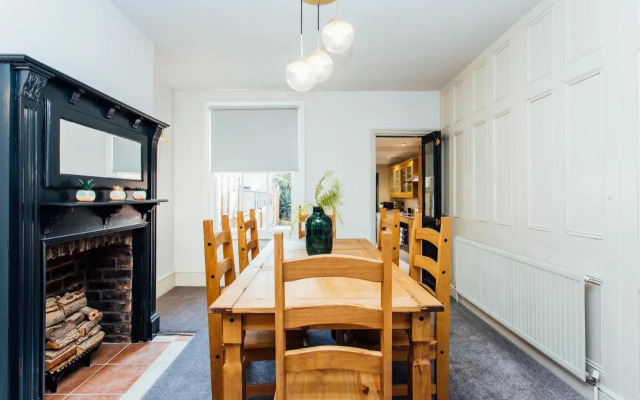 Beautifully Finished Spacious House!