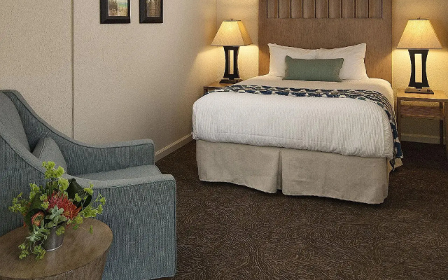 Cambria Landing Inn & Suites