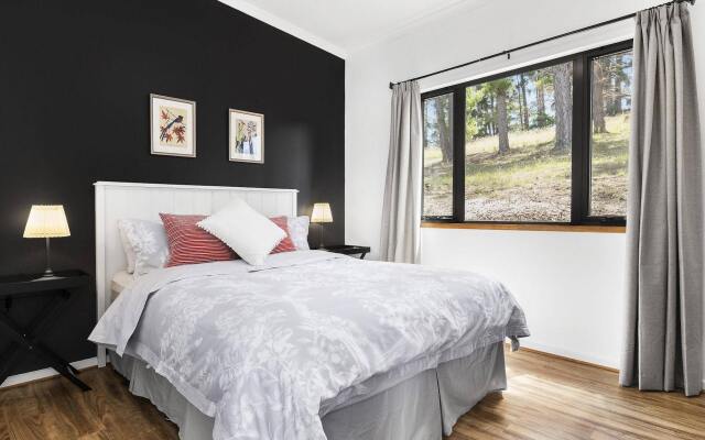Karawatha Cottages B&B
