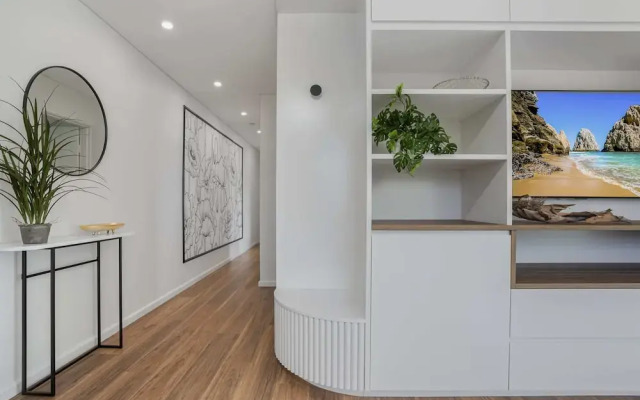 North-east Facing Modern 2-bed Apartment