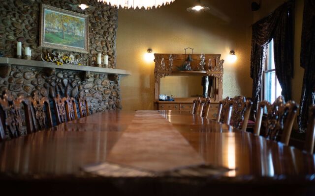 Sheridan Inn, B/W Signature Collection