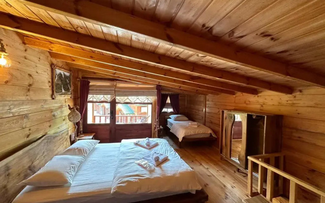 Teona Caglayan Bungalov