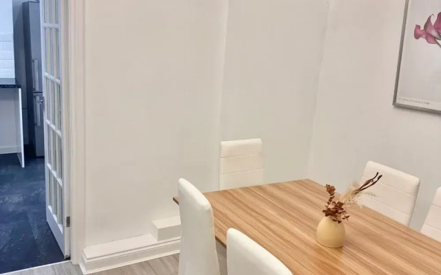 3br-sleeps6-parking-closetocity