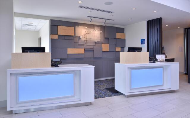 Holiday Inn Express & Suites Olathe West by IHG