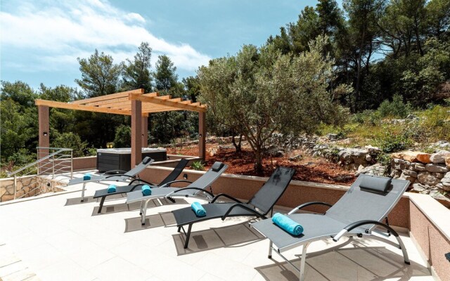 Beautiful Home in Prizba With Wifi and 3 Bedrooms