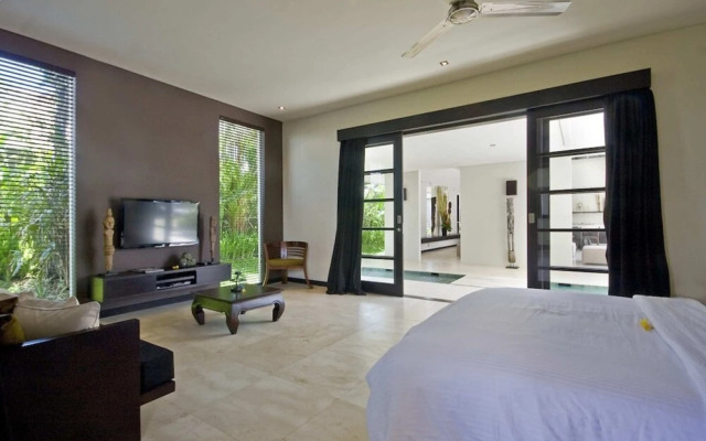 Private Villas, 4 Br, Canggu With Staff
