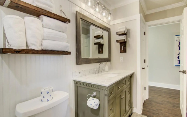 8 A, One Bedroom Condo