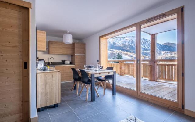 Sumptuous And Bright Apartment In Chalet Style