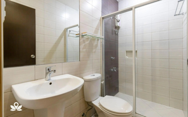 Lorenzzo Suites Hotel