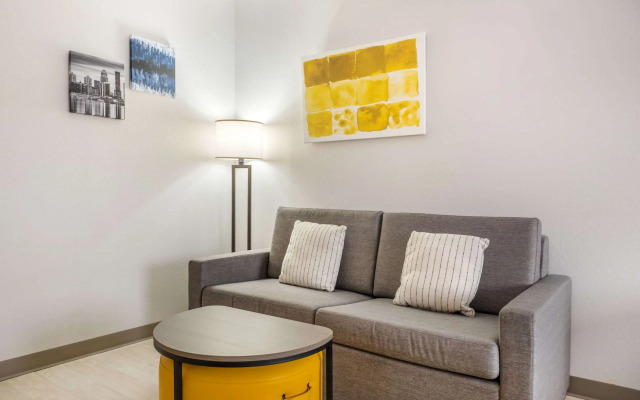 Comfort Suites Louisville Airport