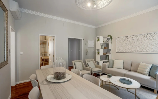 Bairro Alto Elegant by Homing
