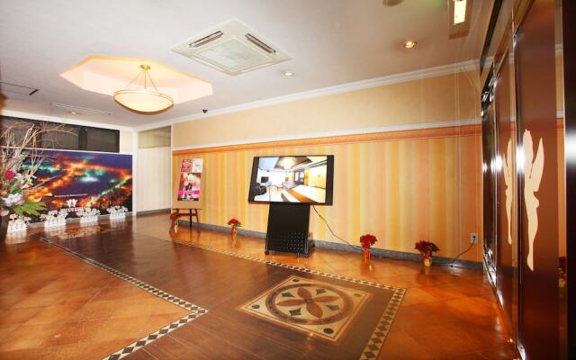 Happy Kiss - Adults Only