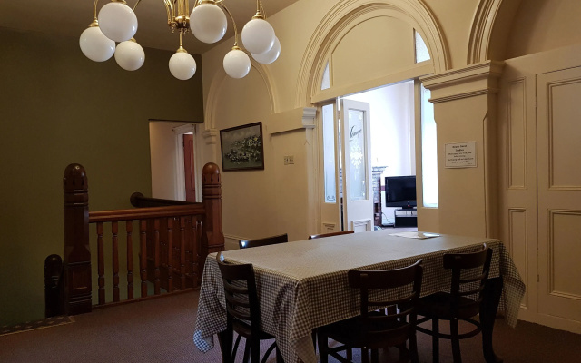Madden's Commercial Hotel
