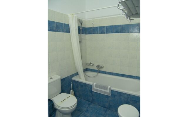 Alexandros Hotel 