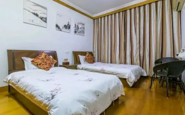 Hefeng Courtyard Inn