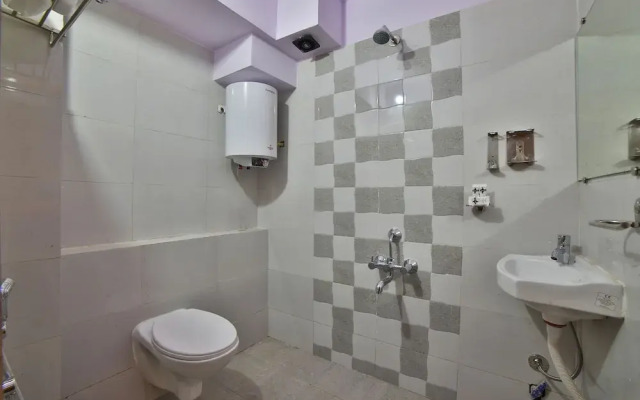 OYO Flagship 27974 Madhuram Arcade