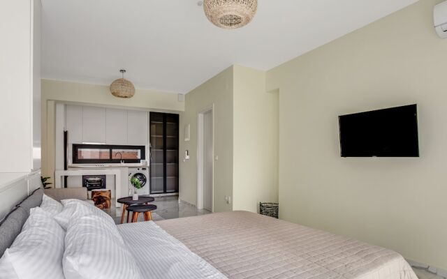 Sanders Old Port - Simple Studio w/ Balcony