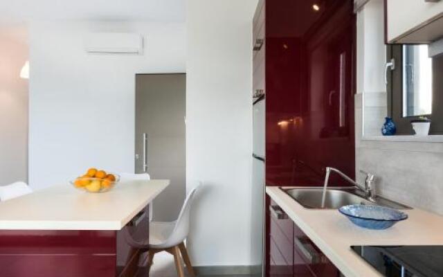 Niovi Seaside Suites