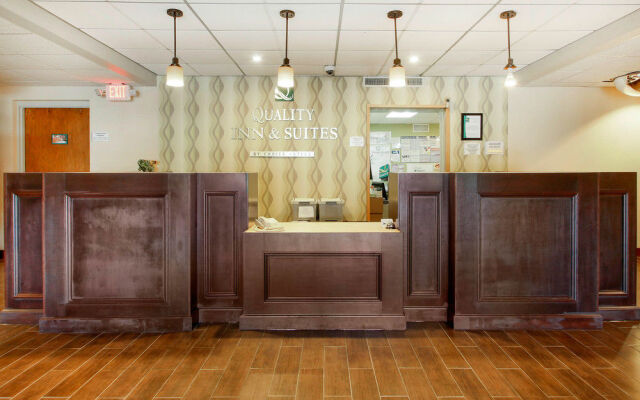 Quality Inn and Suites Beaver Dam
