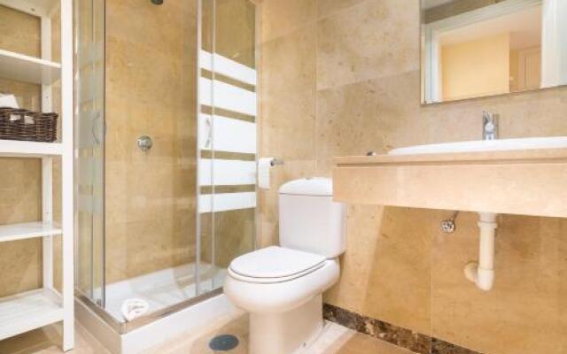 Duquesa Village Apartemento 2115