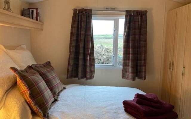Cosy, Quiet Static Caravan, Mawgan Porth, St Eval