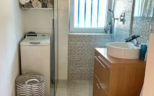 Holiday House Baska Hill
