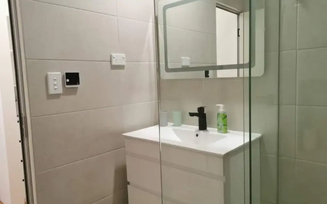 Serviced Waterfront Whole Villa Sydney
