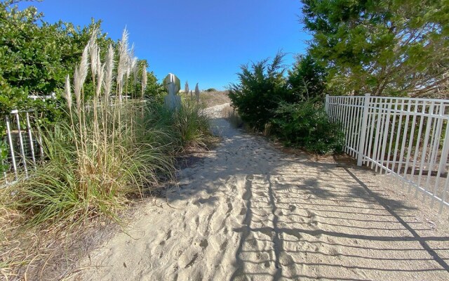 Aqua Vista by Sea Scape Properties