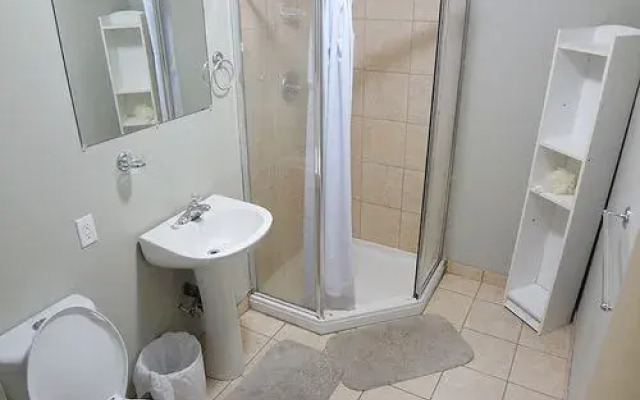 Manor Hostel B&B & Hotel