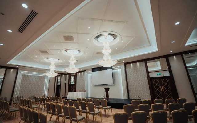 Dunadry Hotel and Gardens