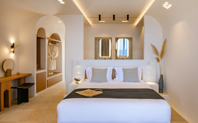 Santo Mine Oia Suites