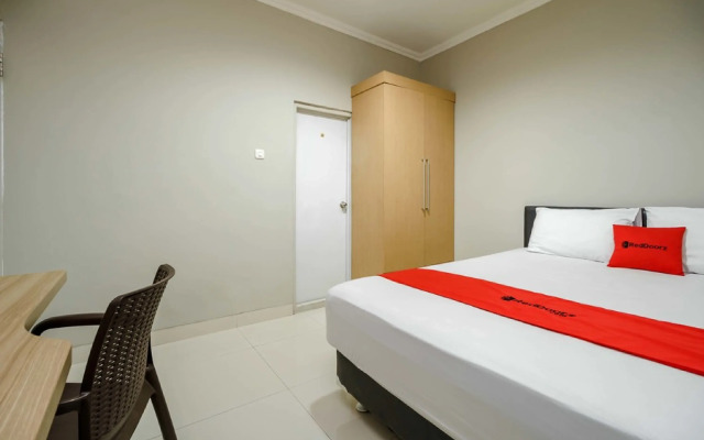 RedDoorz @ Mangga Besar 2