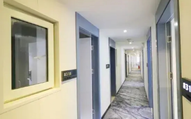 Zsmart Hotel (Shanghai Xinzhuang Metro Station Longemont)