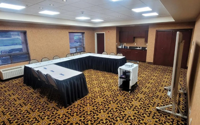 Holiday Inn Express Hotel & Suites WHITECOURT by IHG