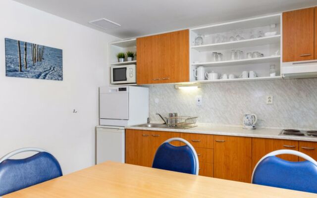 Holiday Hill 42404