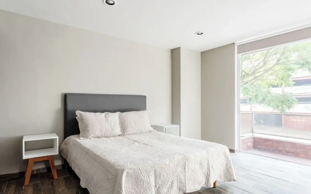 Modern Flat by Polanco Balcony Pet Friendly
